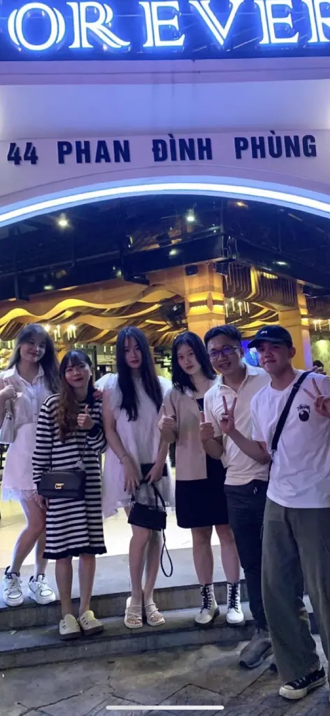 Kỷ niệm cùng các lớp học